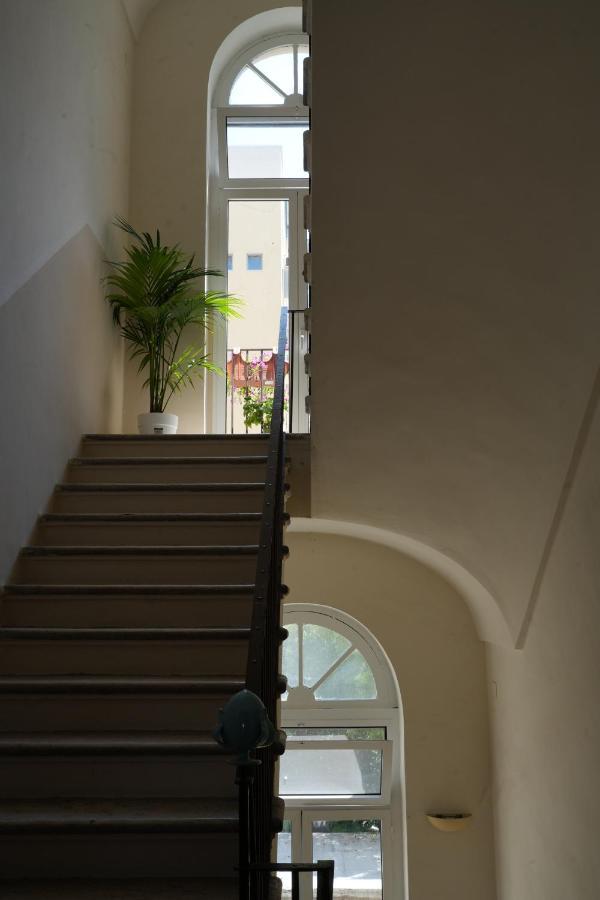 Palazzo Manzoni Apartments Bari Exterior foto