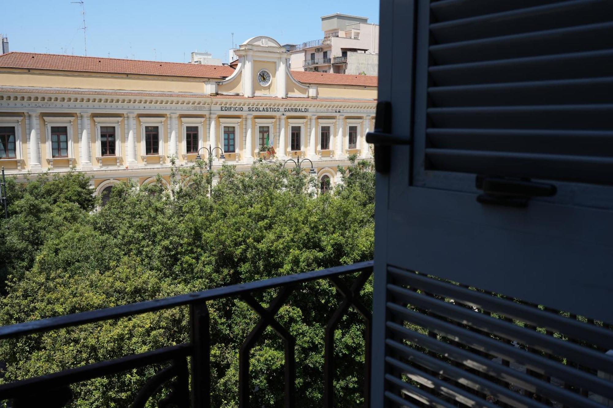 Palazzo Manzoni Apartments Bari Exterior foto
