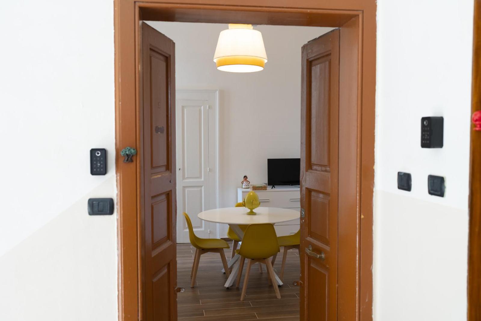 Palazzo Manzoni Apartments Bari Habitación foto