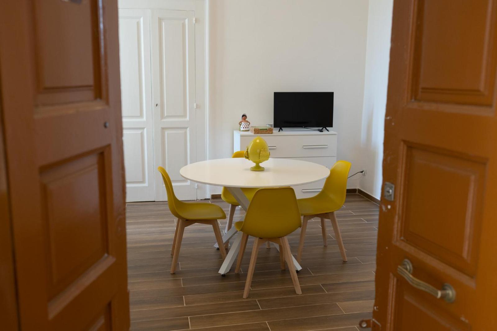 Palazzo Manzoni Apartments Bari Habitación foto